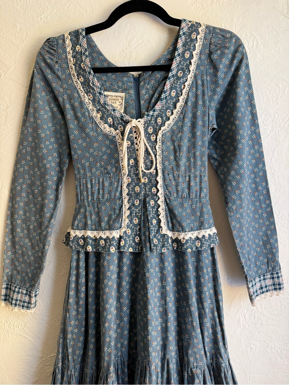 Vintage 1970s Gunne Sax Light Blue Floral Print Peplum Bodice Midi Dress Size 7 - Picture 2 of 10
